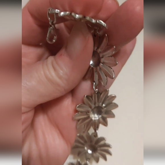 New beautiful Silver tone sunflower 7.5" to 9" adjustable bracelet - Picture 3 of 6